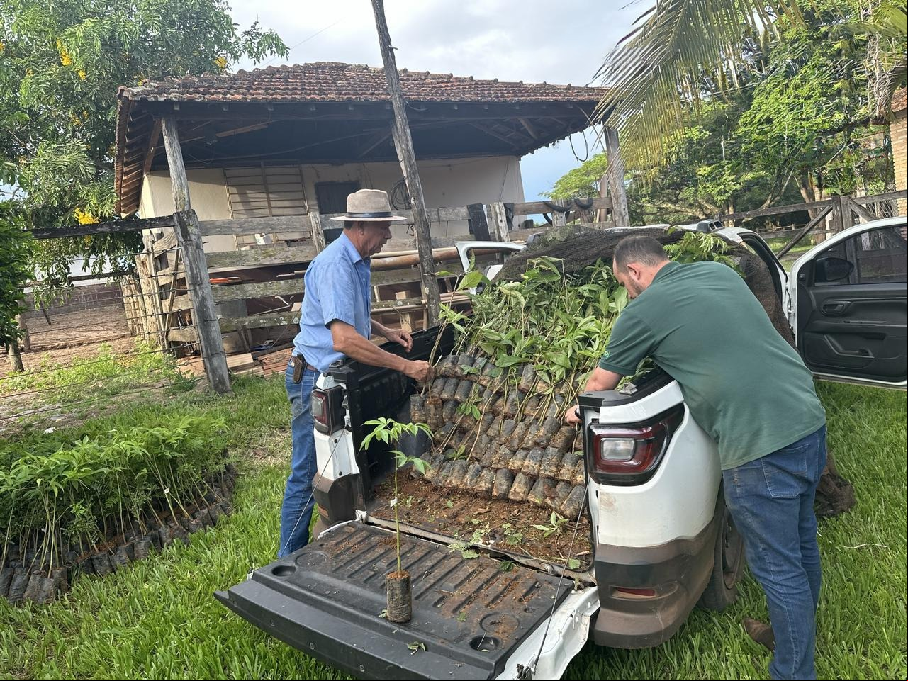 Programa apoia produtores rurais na recuperação de pastagens e ivos ambientais de suas propriedades, contando com distribuição de insumos e assistência técnica